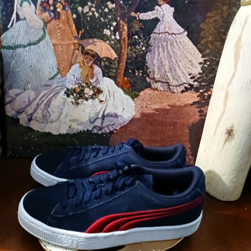 👟👟PUMA SUEDE LACEUP SNEAKER UNISEX SIZE 5C,NICE COLORS.🎁 💝